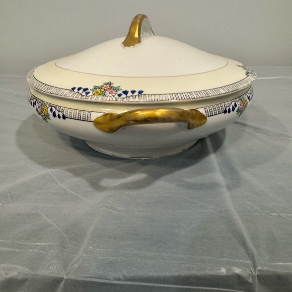 Vintage Made in Japan Covered Casserole Dish Gold Handles Floral Rim - Picture 3 of 7